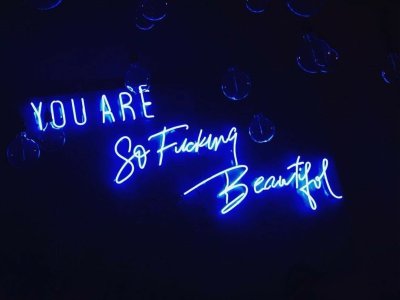 Синяя надпись