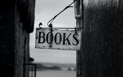 Черные надписи