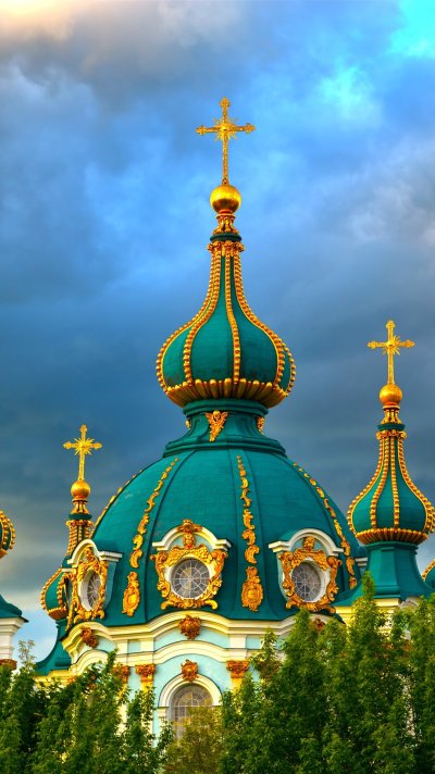 Красивый храм