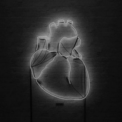 Сердце на черном фоне
