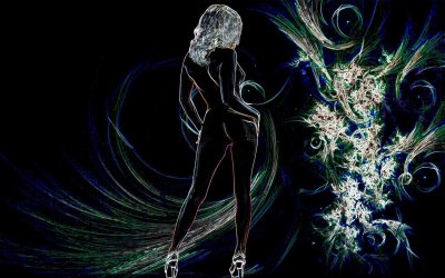 Силуэт девушки на темном фоне