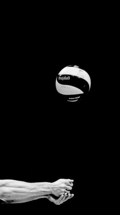Волейболист на черном фоне