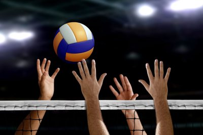 Волейбольный мяч и сетка