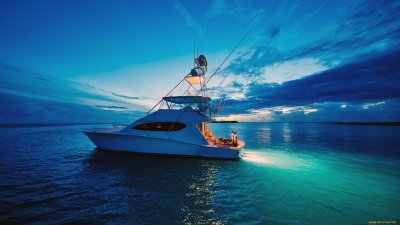 Яхта в океане