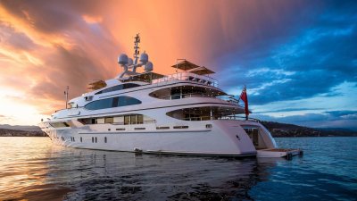 Мегаяхта Sovereign