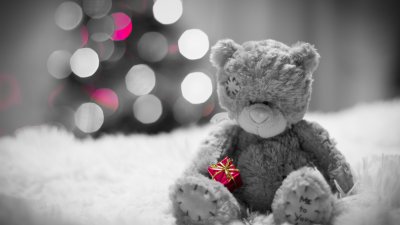 Красивый плюшевый мишка