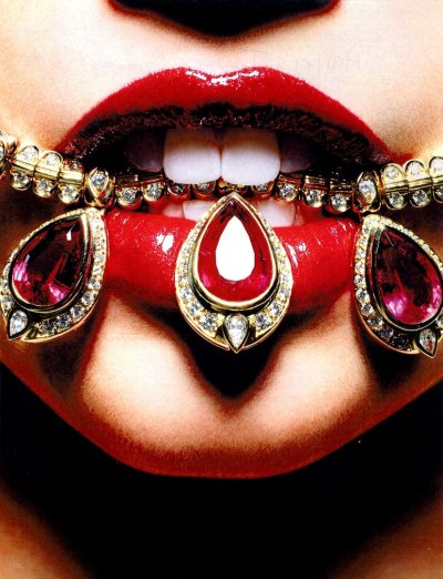 Губы ювелирные украшения