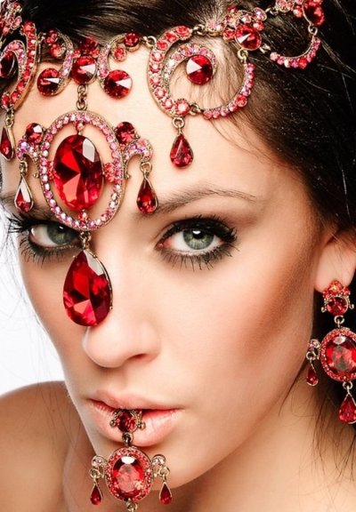 Украшения для женщин