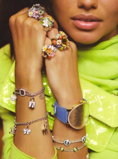 Адриана Лима украшения