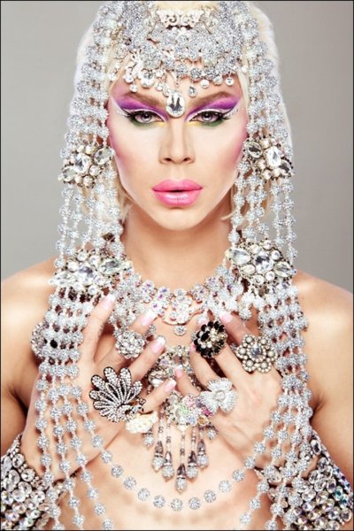 Девушка в бриллиантах