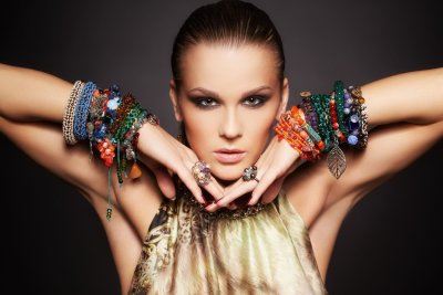 Женские украшения
