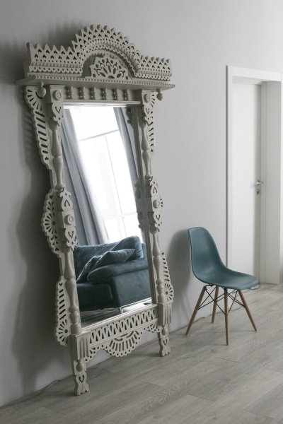 Резные зеркала в интерьере