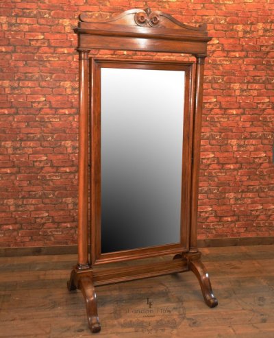 Зеркало напольное в деревянной раме