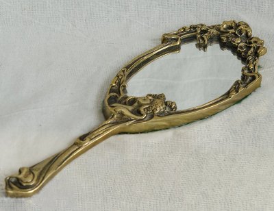 Зеркало ручное в стиле ар нуво