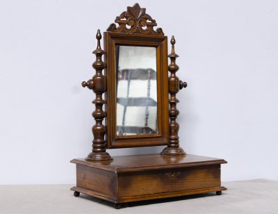 Накомодное зеркало псише