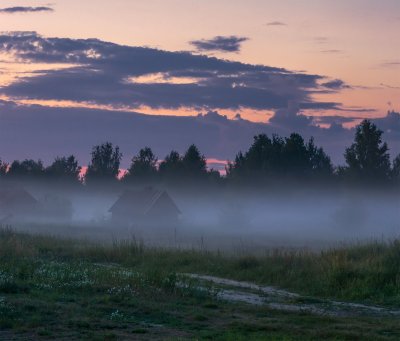 Красивый закат в деревне