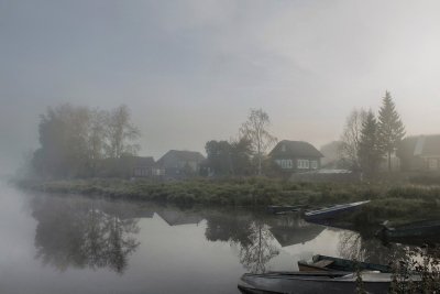 Туман на реке в деревне