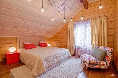 Красивая спальня на даче