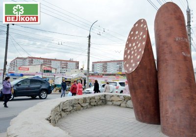 Достопримечательности Новосибирска памятник колбасе