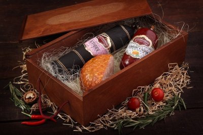 Подарочная коробка с колбасой