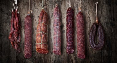 Колбаса на черном фоне