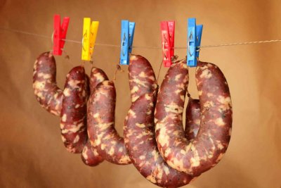 Домашняя сыровяленая колбаса