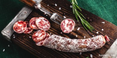 Колбаса салями сверху