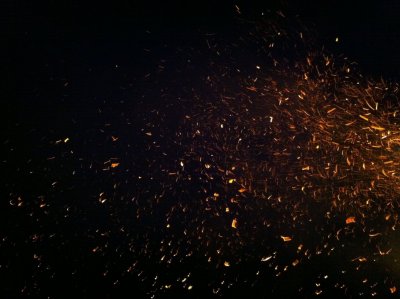 Искры на черном
