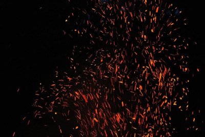 Искры от огня