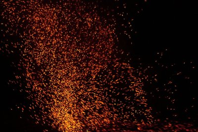 Искры на черном фоне