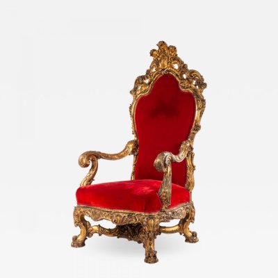 Королевский трон золотой