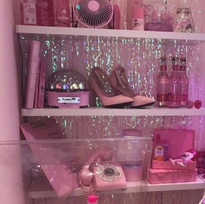 Вещи розового цвета