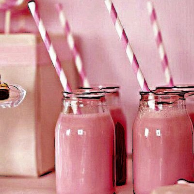 Молочный коктейль розовый