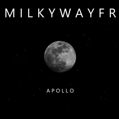 Луна на черном фоне