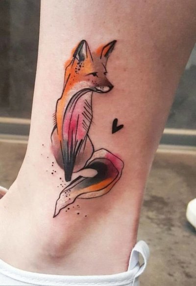 Тату лиса на ноге