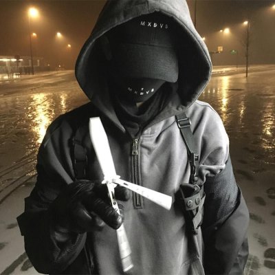 Мальчик в капюшоне