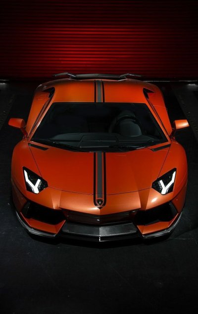 Суперкар Ламборджини авентадор